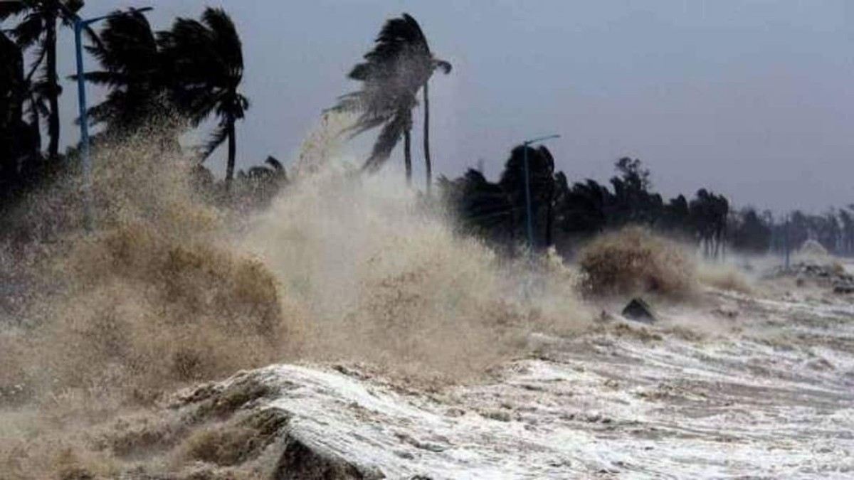 Cyclone Arnab Video: కోనసీమలో అర్నబ్‌ బీభత్సం వీడియో.. యానాం వద్ద తీరం దాటిన తుపాన్..