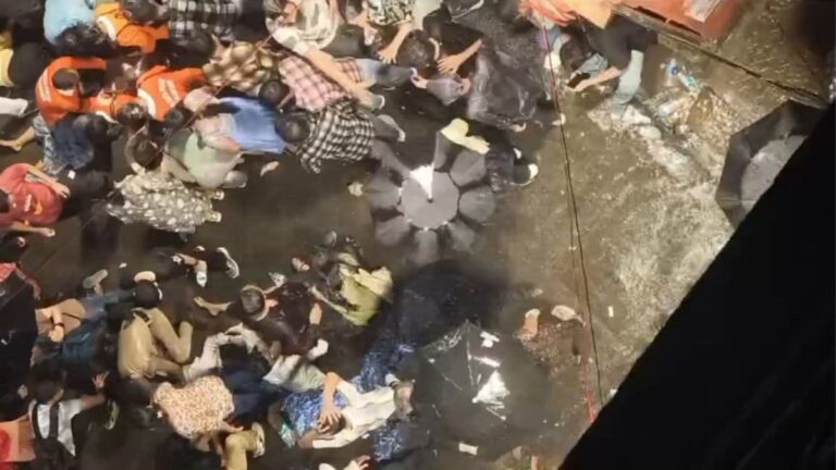 Kolkata Stampede Video: కోల్‌కతా దుర్గా పూజ తొక్కిసలాట,  17 మంది మృతి, 25 మందికి గాయాలు.. మృతుల కుటుంబాలకు రూ. 2 లక్షల పరిహారం ప్రకటించిన కేంద్రం..