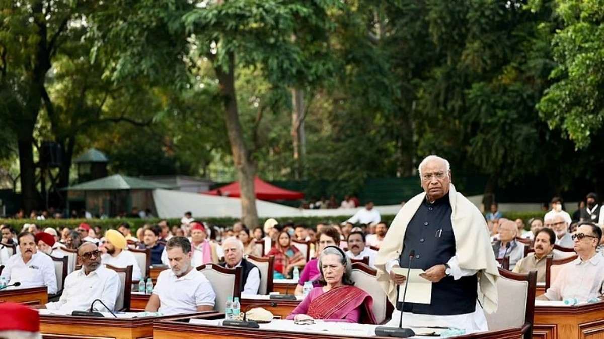 Public Impeachment: సీఈసీ తొలగించాలి.. మాక్ పార్లమెంటులో INDIA కూటమి తీర్మానం.. ఎన్నికల సంఘంపై ఖర్గే తీవ్ర ఆరోపణలు…