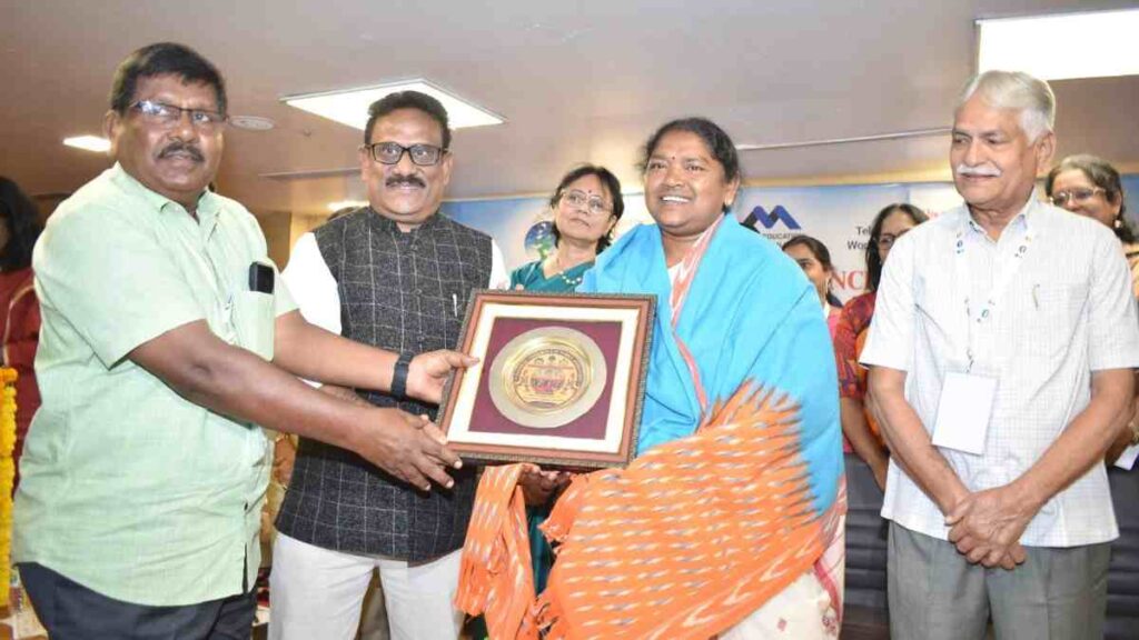 హైదరాబాద్‌లో మహిళా జర్నలిస్టుల జాతీయ సదస్సు..నిర్భయంగా ప్రశ్నించే గొంతుకలను అణచివేయలేరు: మంత్రి సీతక్క