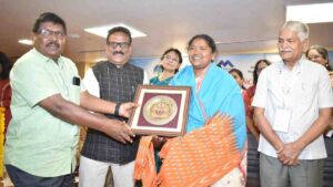 హైదరాబాద్‌లో మహిళా జర్నలిస్టుల జాతీయ సదస్సు..నిర్భయంగా ప్రశ్నించే గొంతుకలను అణచివేయలేరు: మంత్రి సీతక్క
